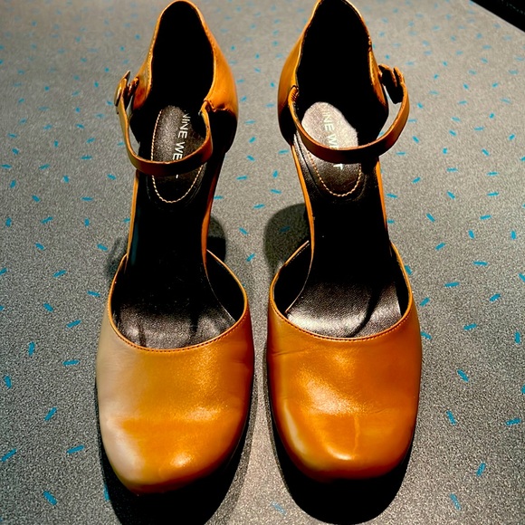 Nine West Tan Heels - Picture 1 of 4